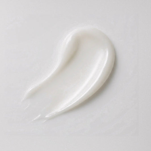 Melting texture of Lip Balm Corrector N°3, a corrective balm for dark lips