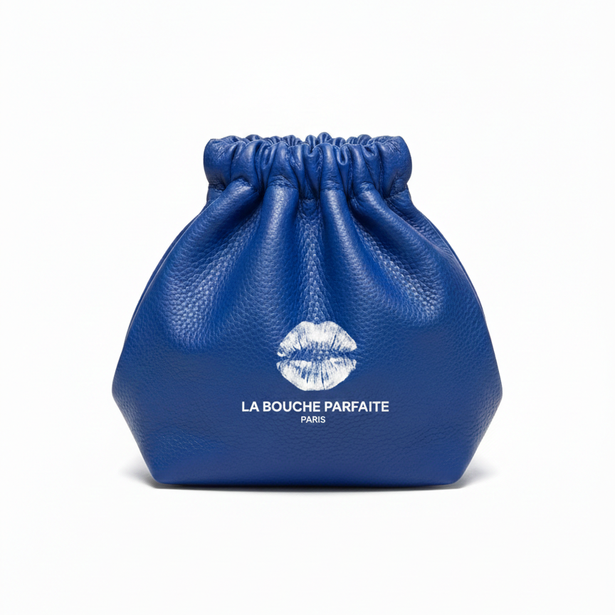The Clément Pouch – Blue luxury leather pouch for the Essential 5 lip hyperpigmentation protocol – La Bouche Parfaite Paris | La Pochette Clément – Pochette en cuir luxe bleue pour le protocole Essential 5 traitement hyperpigmentation lèvres
