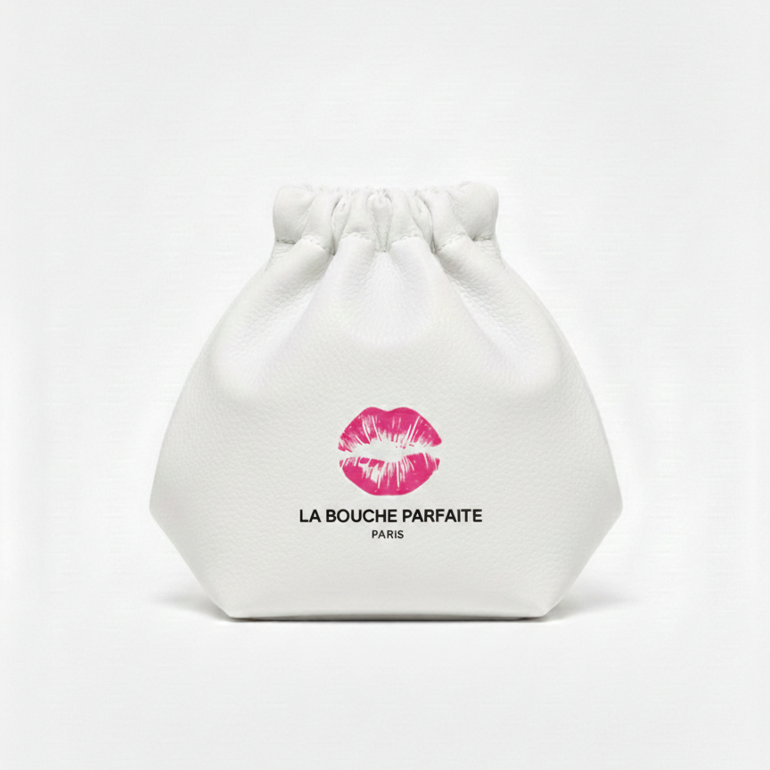The Clément Pouch – White luxury leather pouch for the Essential 5 lip hyperpigmentation protocol – La Bouche Parfaite Paris | La Pochette Clément – Pochette en cuir luxe blanche pour le protocole Essential 5 traitement hyperpigmentation lèvres