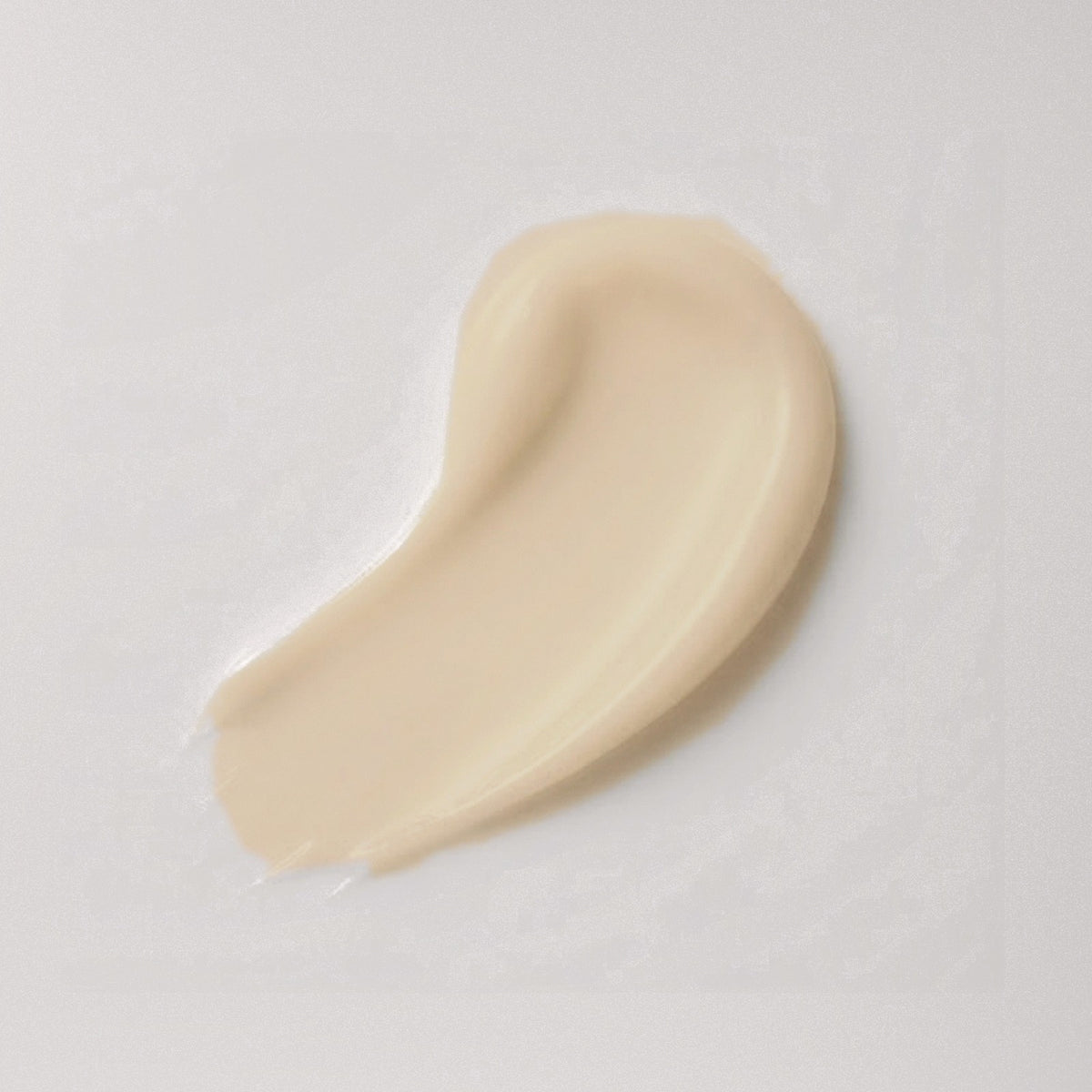 Textura crema beige y untuosa del peeling enzimático para las manchas en los labios y los labios negros, una exfoliación suave de la hiperpigmentación labial, N°2 La Bouche Parfaite