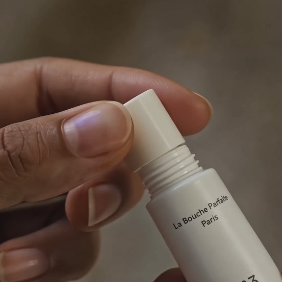 Application of La Bouche Parfaite N°3 Lip Balm Corrector on the lips with its rounded metal tip